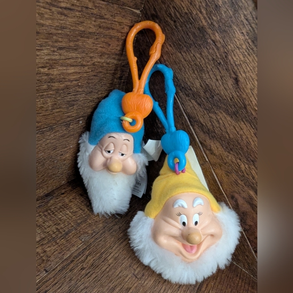 Vintage DISNEY Snow White Lot Of 2 Plush Keychains Sleepy & Happy of 7 dwarfs